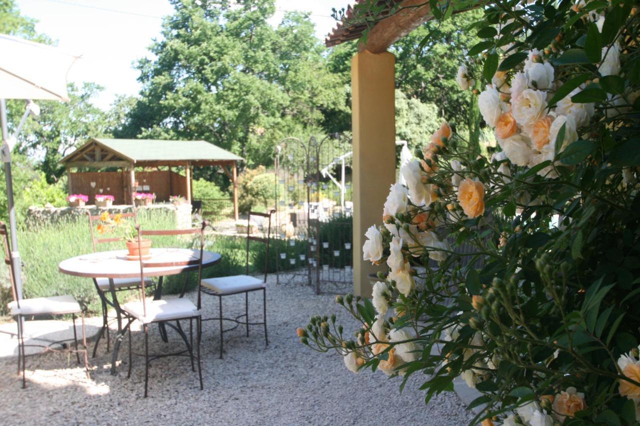 Bed and Breakfast Le Mas Des Pierres Blanches Венаск Экстерьер фото